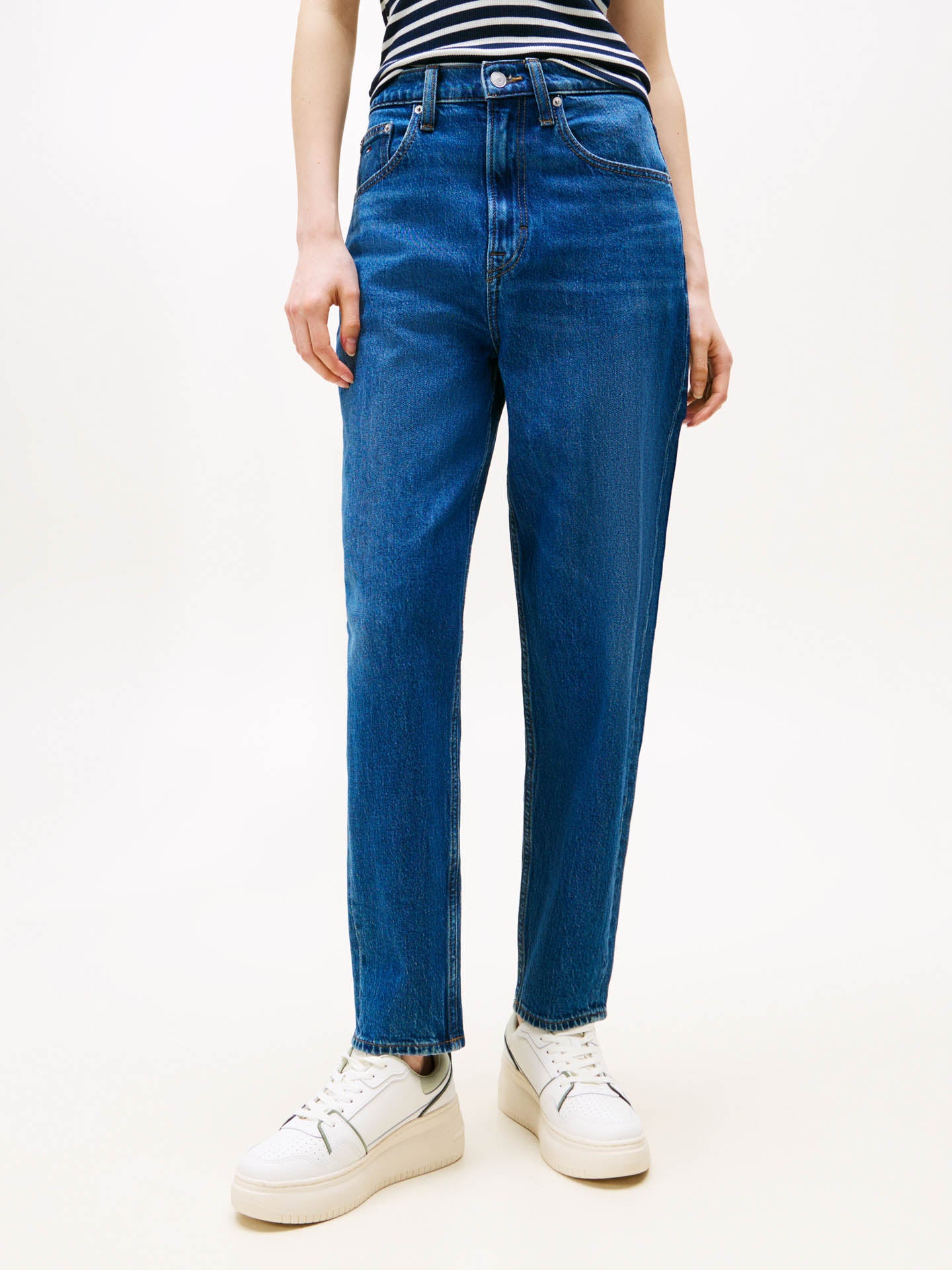 JEANS MOM