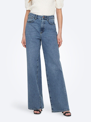 I jeans Only Hope HW Wide sono ideali per sfoggiare un look rilassato ma trendy. Con una vestibilità wide leg e un lavaggio azzurro con dettagli destrutturati, presentano un classico design a 5 tasche... 