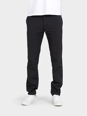 I pantaloni Armani Exchange in twill stretch sono realizzati con una composizione all
