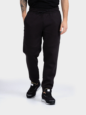I pantaloni sportivi PUMA PUMATECH sono dotati di tecnologia DryCell, progettati per allontanare l