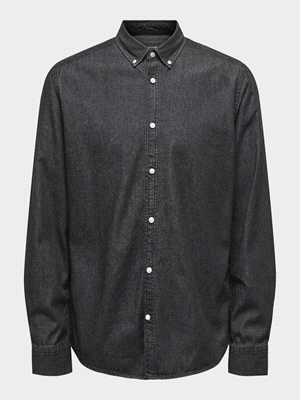 La camicia ONLY & SONS DAY REG BTN DOWN CHAMBRAY ha un design essenziale costituito da un colletto button down, chiusura con bottoni e fondo arrotondato. Composta al 100% in denim di cotone, è ideale ... 