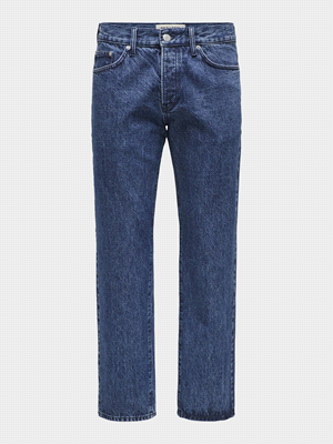 I jeans Only & Sons Edge Straight, dotati di una vita media, chiusura a patta con bottone e un design tradizionale a 5 tasche con lavaggio scuro ad effetto vintage, offrono uno stile casual ed essenzi... 