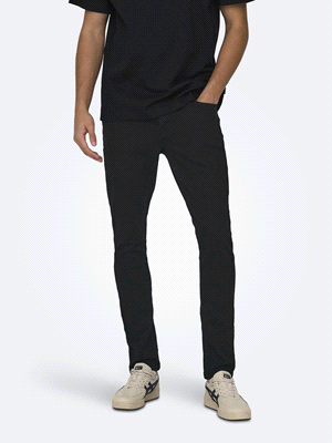 Con vita regolare e vestibilità skinny, i Jeans Only & Sons Wrap Skinny One presentano un design classico a 5 tasche con chiusura a zip e bottone. Ideali per chi desidera una linea aderente dall