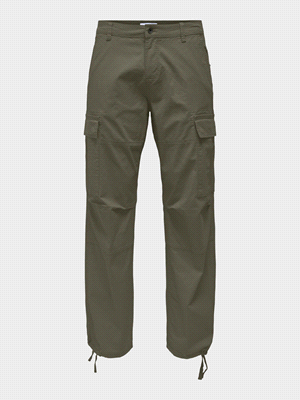 Il pantalone ONLY & SONS RAY CARGO è perfetto per uno stile casual e funzionale. Dotato di tasche anteriori, tasche cargo laterali, tasche posteriori, orlo imbottito regolabile, chiusura a zip e botto... 