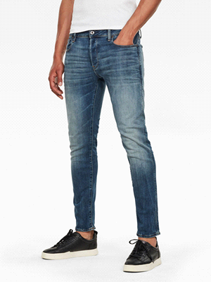 Con il loro taglio slim e la costruzione a 5 tasche, i jeans G-STAR 3301 SLIM richiamano il look autentico dei jeans western. La vestibilità aderente dona un tocco di eleganza e originalità all