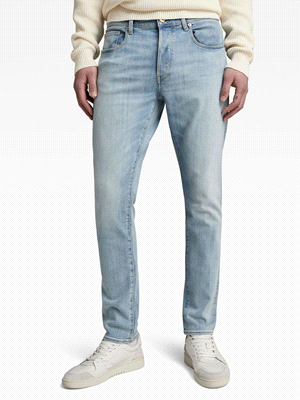 I G-Star Jeans 3301 Slim offrono uno stile senza tempo dal tocco moderno e sono caratterizzati da una gamba dritta e un taglio slim fit, regalando un look elegante e confortevole per ogni giorno. Dota... 