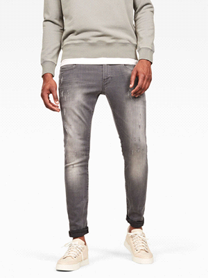 I jeans G-STAR REVEND SKINNY dal design elegante e moderno hanno una vestibilità skinny che esalta la figura, mentre la composizione di cotone, poliestere ed elastan garantisce confort e resistenza. C... 