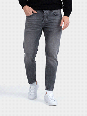 I jeans Antony Morato Argon Slim Cropped sono realizzati al 99% in cotone e 1% in elastan e presentano un design a 5 tasche con patta, bottone, vestibilità slim e vita alta per un look casual essenzia... 