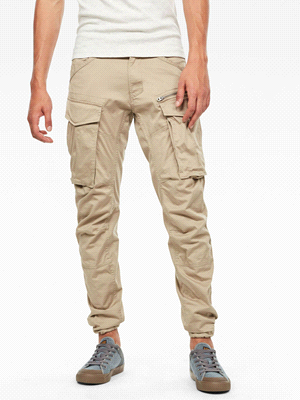 Per un outfit quotidiano funzionale e stiloso, i pantaloni 3D ROVIC ZIP di G-STAR sono l