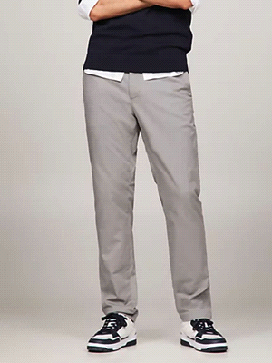 Il pantalone chino Tommy Hilfiger 1985 ha una vestibilità slim e una silhouette dritta per un look sartoriale, perfetto per le occasioni speciali. Realizzato con cotone pima stretch (50% cotone biolog... 