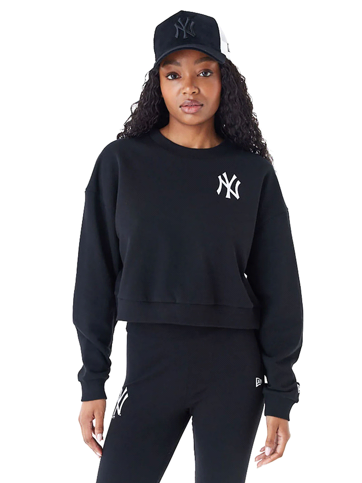 Caratterizzata dal logo dei New York Yankees sul davanti, la felpa NEW ERA APPAREL WOMENS - UPSTAIRS F presenta un design dal taglio cropped con girocollo e una vestibilità rilassata. Ideale per sfogg... 