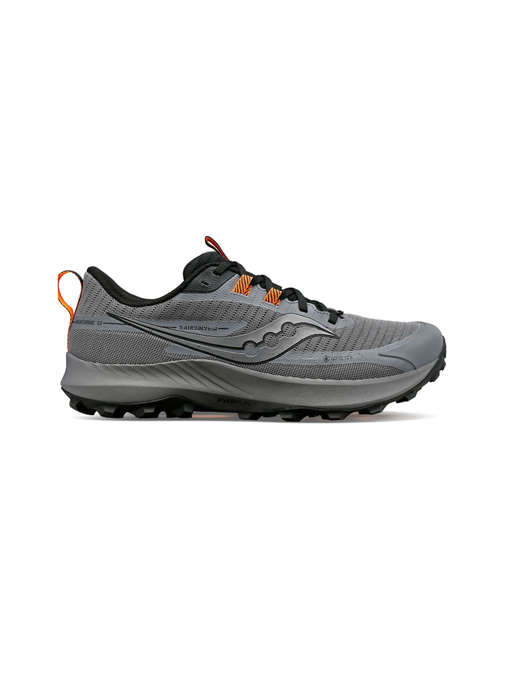 La Saucony peregrine 13 GTX è una scarpa da trail running ideale su brevi/medie distanze e adatta a qualsiasi tipo di terreno. Tomaia in mesh molto resistente con punta rinforzata contro i detriti che... 